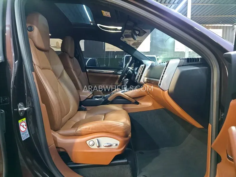 Porsche Cayenne 2017 for Sale in Ajman Image-12