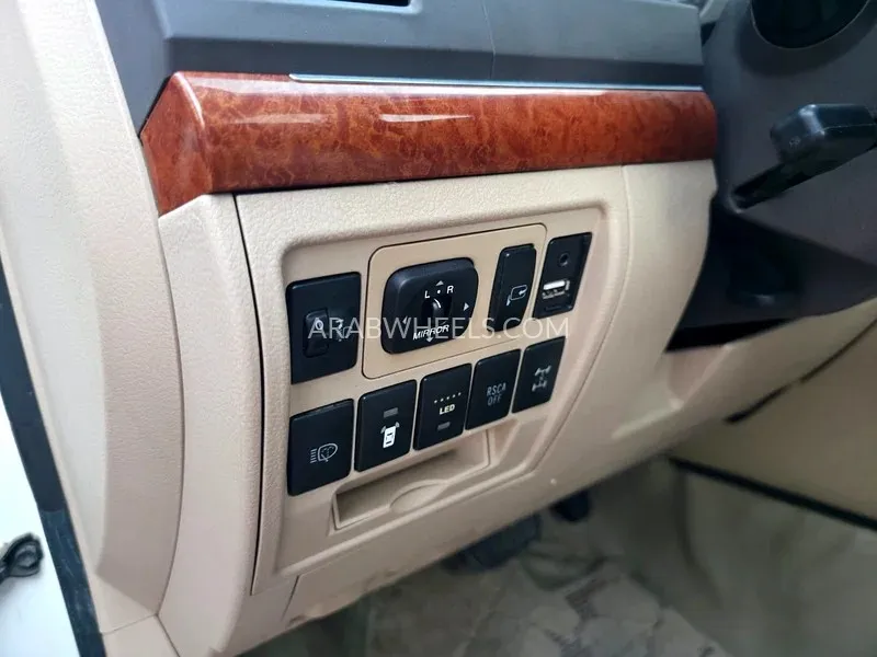 Toyota Land Cruiser 2014 for Sale in Ajman Image-16
