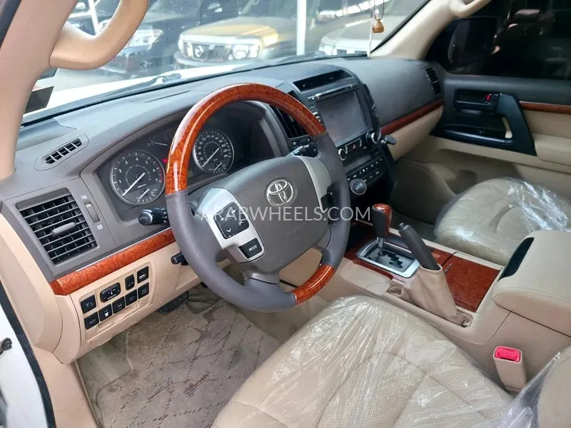 Toyota Land Cruiser 2014 for Sale in Ajman Image-17