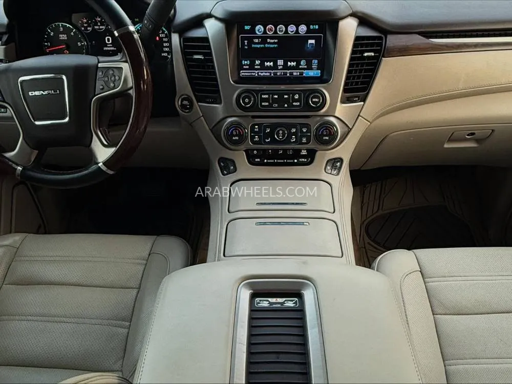 GMC Yukon 2018 for Sale in Sharjah Image-4