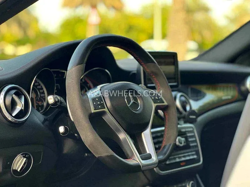 Mercedes Benz GLA 2015 for Sale in Sharjah Image-10