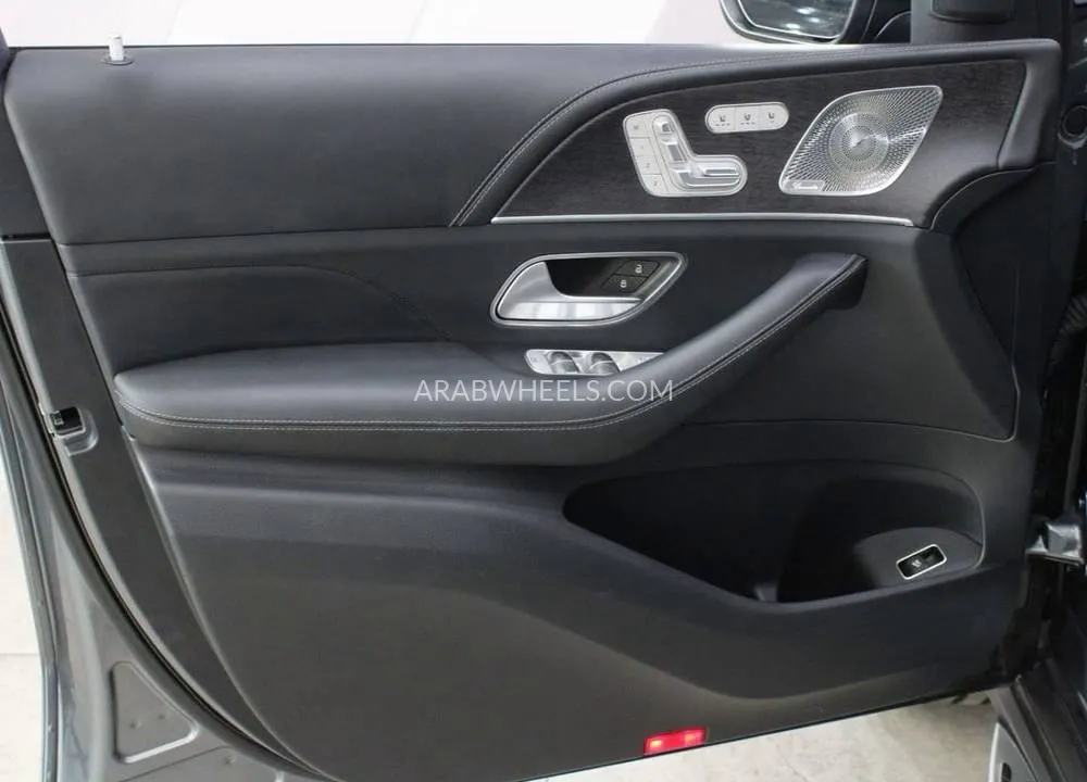 مرسيدس بنز GLS 2025 for Sale in دبي Image-11