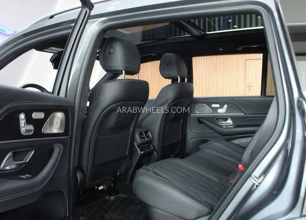 مرسيدس بنز GLS 2025 for Sale in دبي Image-12