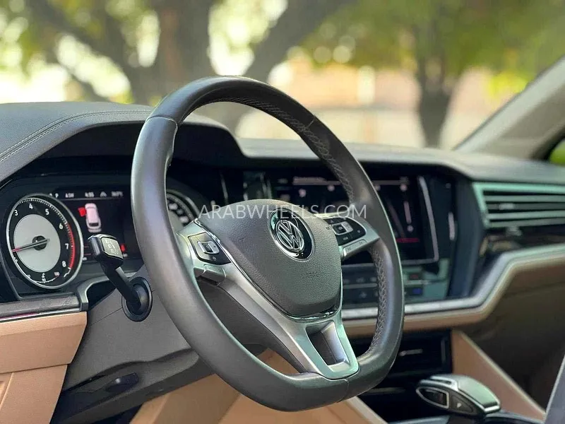 Volkswagen Touareg 2018 for Sale in Sharjah Image-9