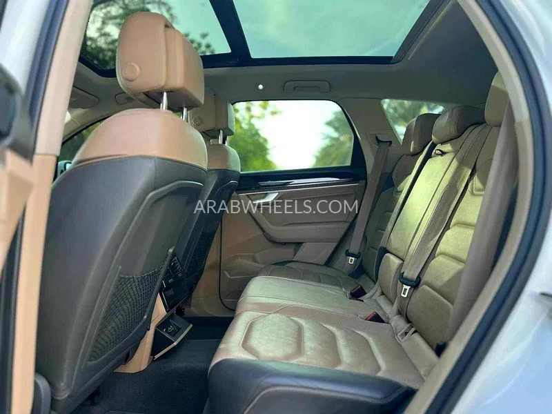 Volkswagen Touareg 2018 for Sale in Sharjah Image-11