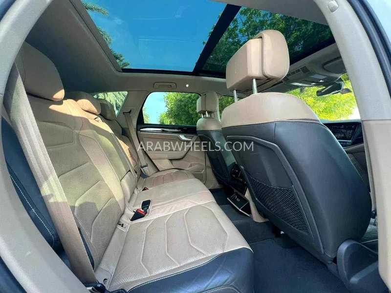 Volkswagen Touareg 2018 for Sale in Sharjah Image-12