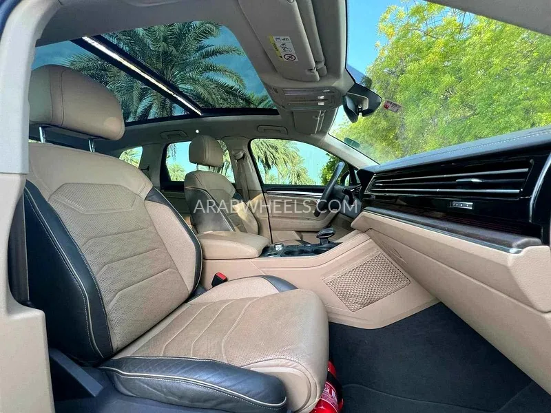 Volkswagen Touareg 2018 for Sale in Sharjah Image-17