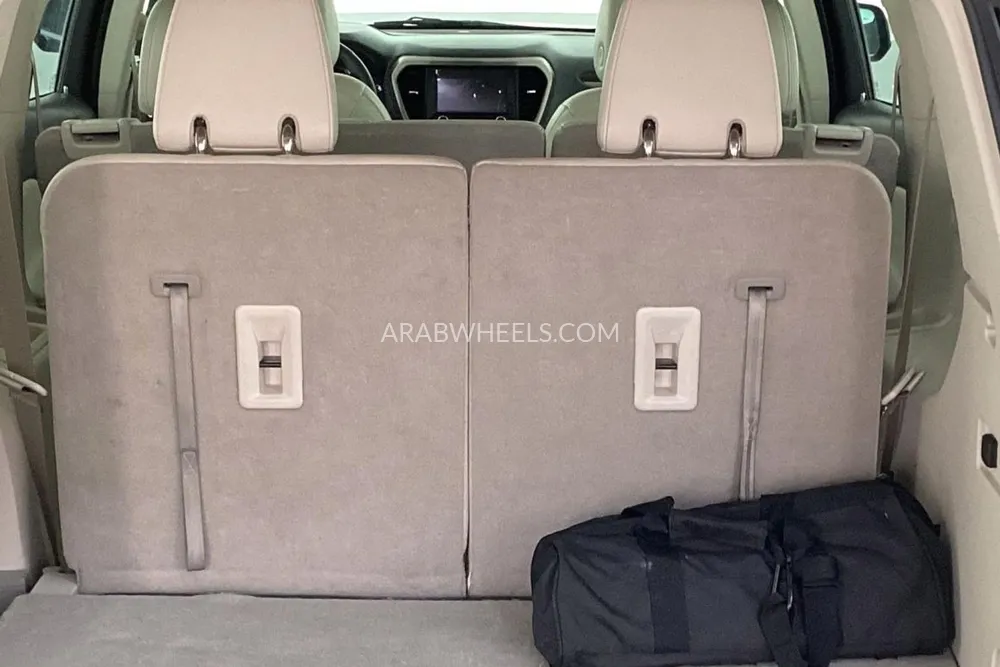 GMC Acadia 2023 for Sale in Sharjah Image-15