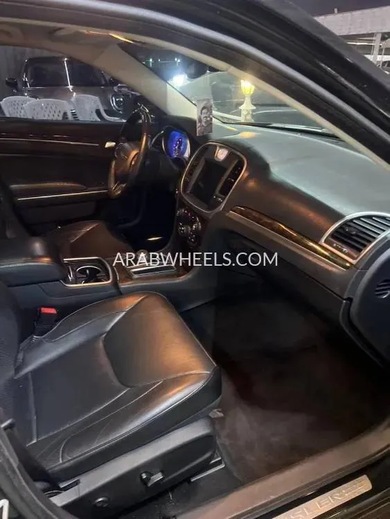 Chrysler 300 2016 for Sale in Ajman Image-7