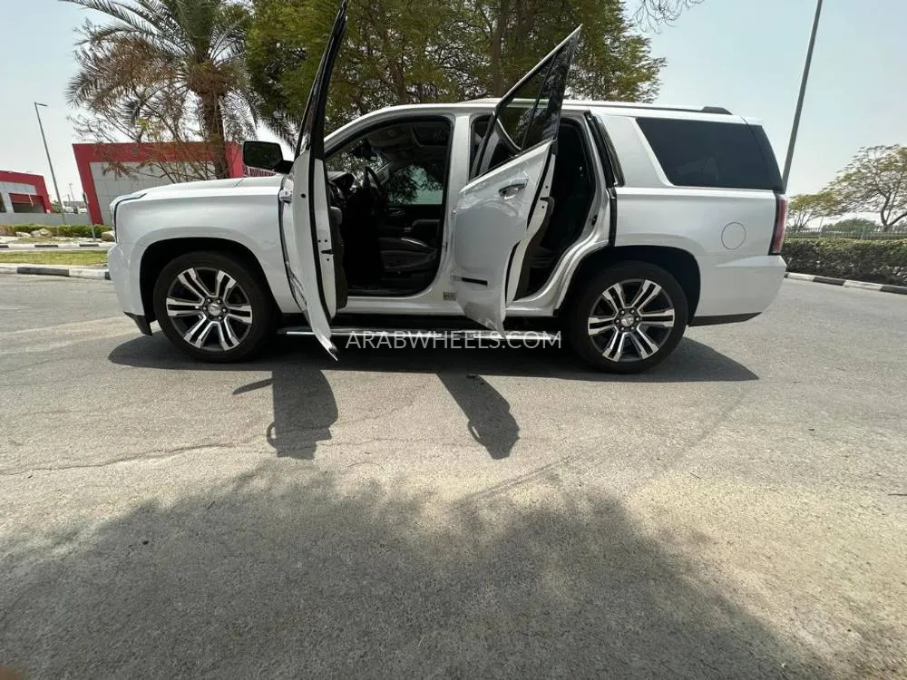 GMC Yukon 2019 for Sale in Ajman Image-8