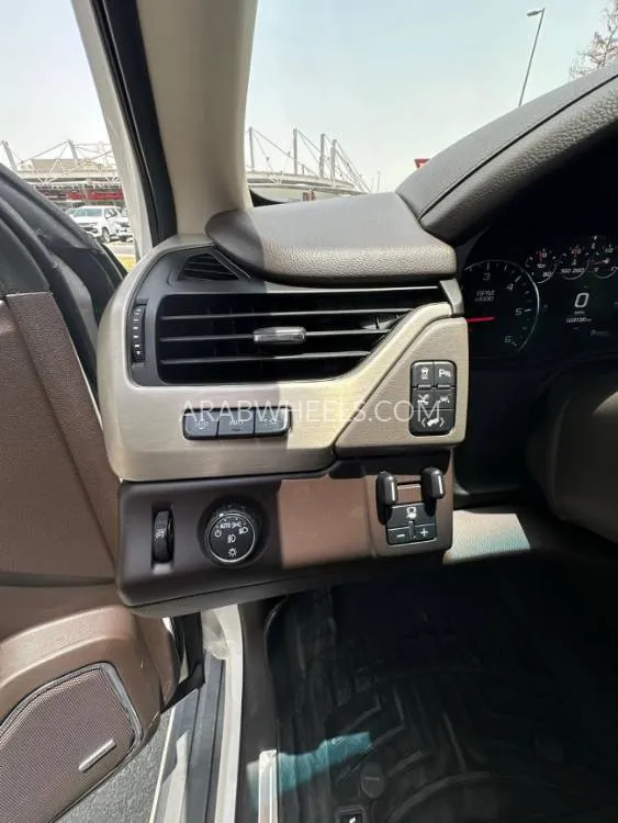 GMC Yukon 2019 for Sale in Ajman Image-14