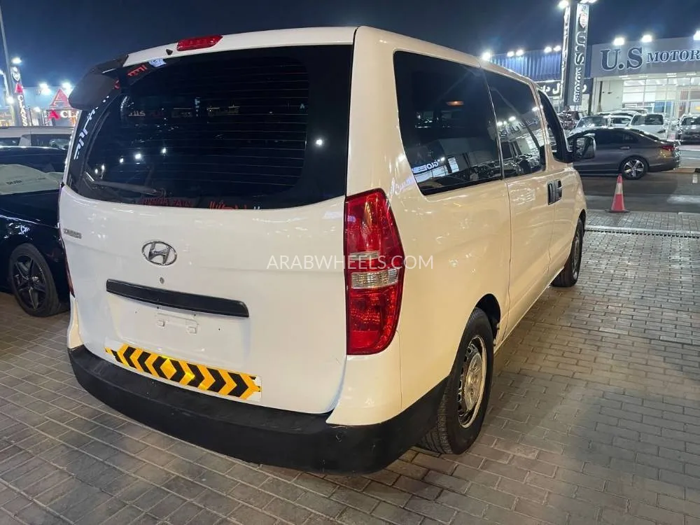 Hyundai H-1 Starex 2014 for Sale in Ajman Image-8