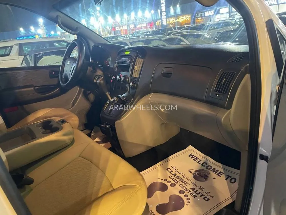 Hyundai H-1 Starex 2014 for Sale in Ajman Image-10