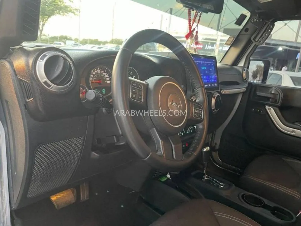 Jeep Wrangler 2015 for Sale in Ajman Image-13
