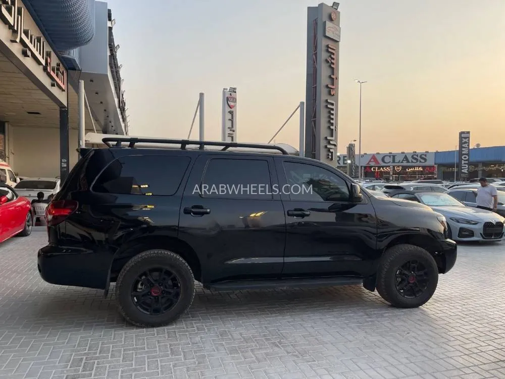 Toyota Sequoia 2021 for Sale in Ajman Image-9