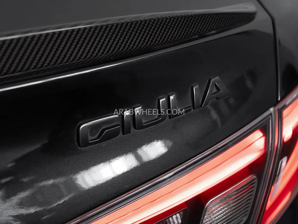 Alfa Romeo Giulia 2020 for Sale in Dubai Image-18