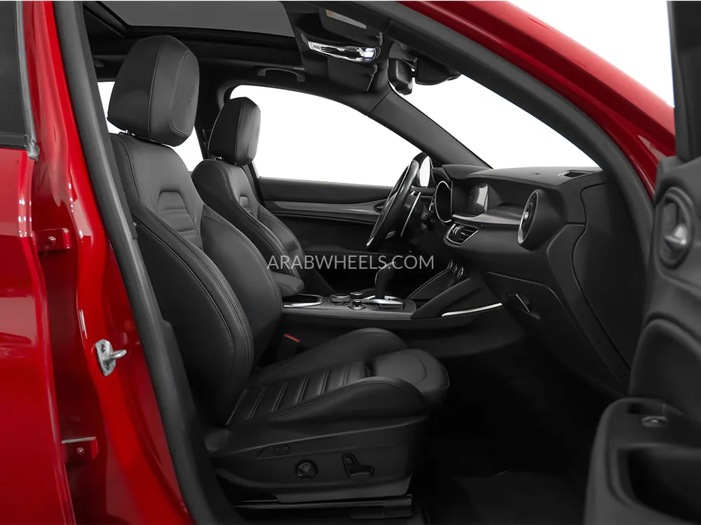 الفا روميو ستيلفيو 2023 for Sale in دبي Image-8