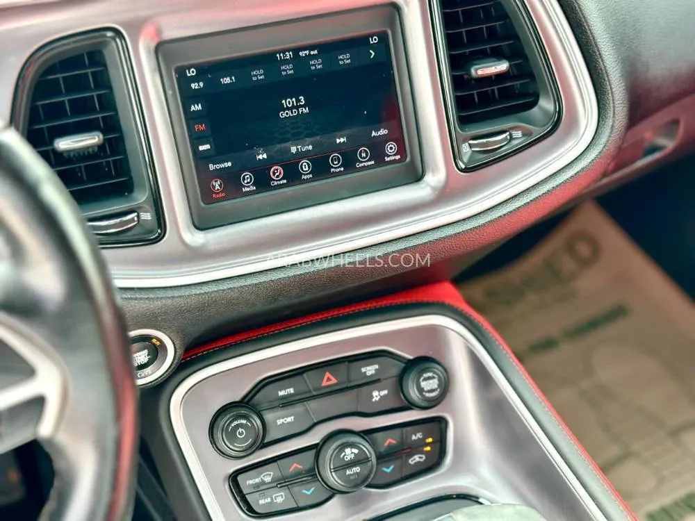 Dodge Challenger 2019 for Sale in Sharjah Image-13