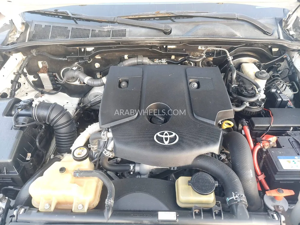 Toyota Hilux 2018 for Sale in Sharjah Image-9