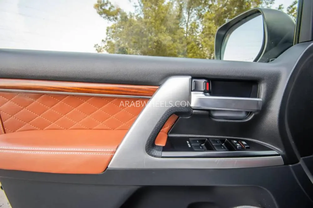 Toyota Land Cruiser 2016 for Sale in Sharjah Image-17