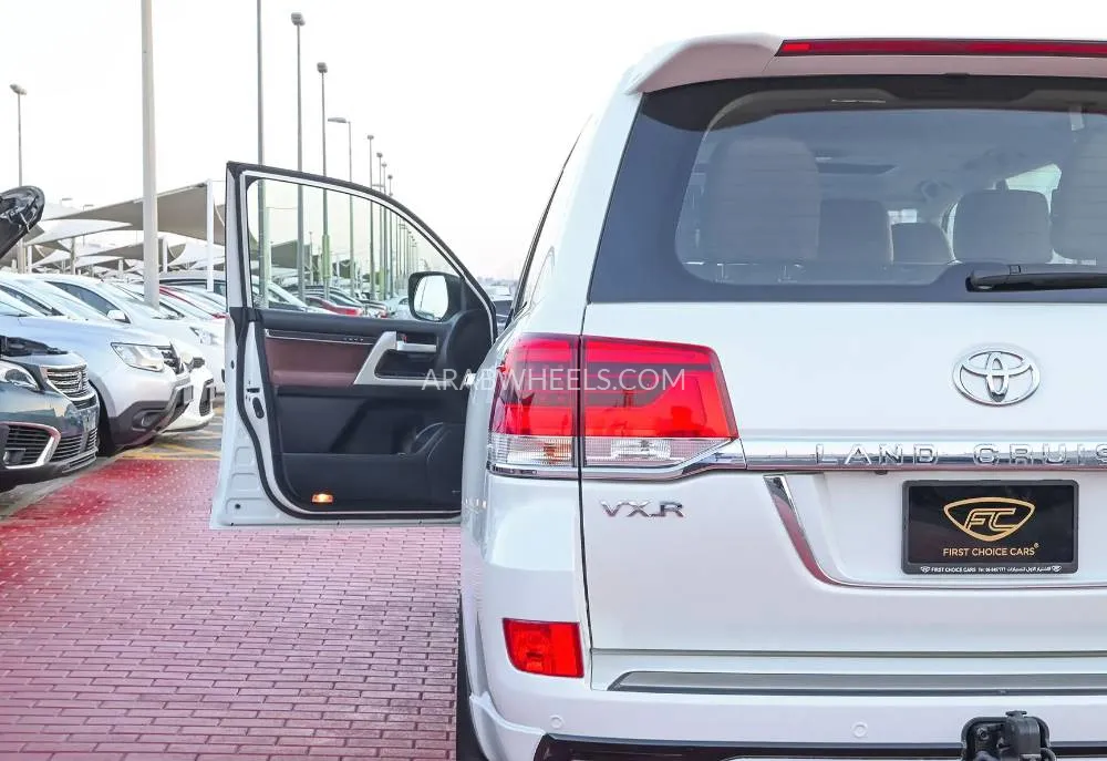 Toyota Land Cruiser 2017 for Sale in Sharjah Image-6