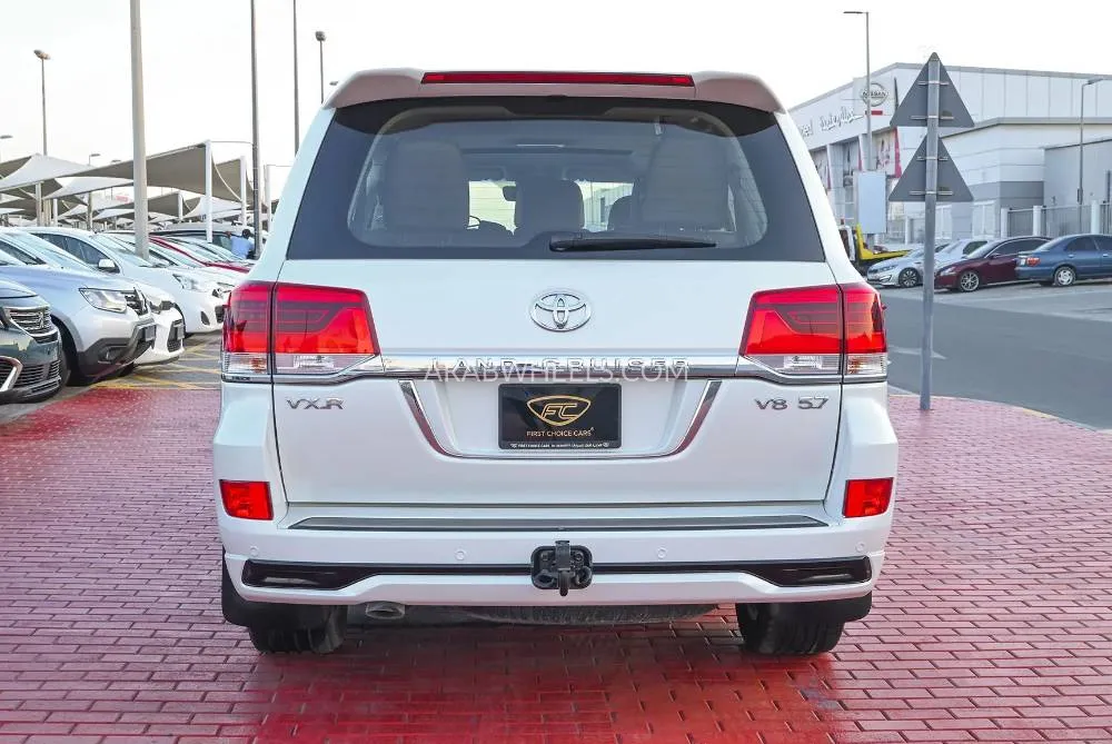 Toyota Land Cruiser 2017 for Sale in Sharjah Image-8