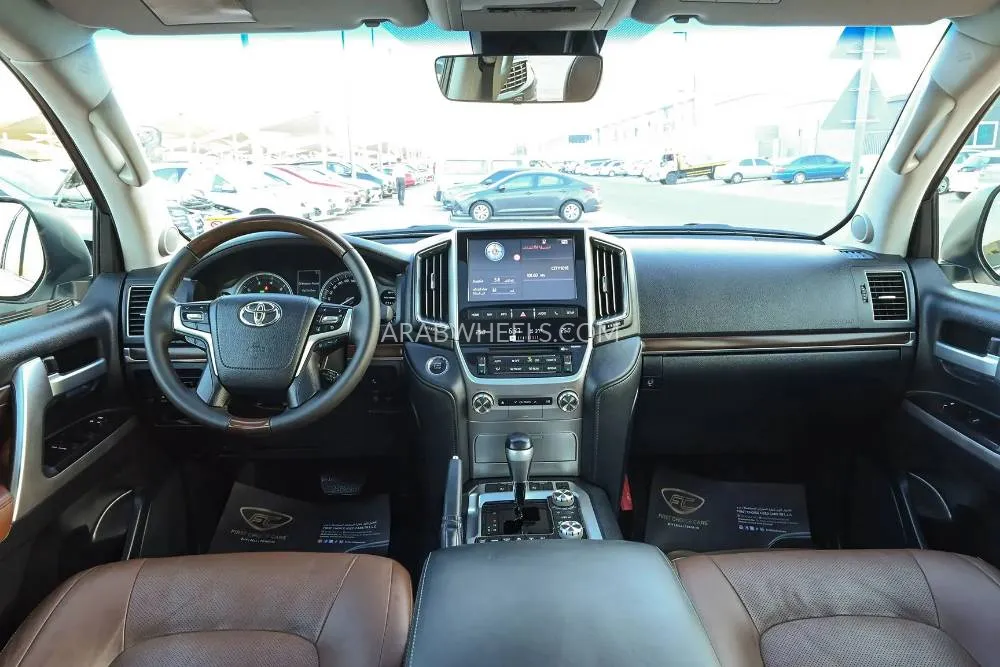 Toyota Land Cruiser 2017 for Sale in Sharjah Image-10