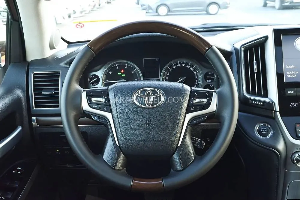 Toyota Land Cruiser 2017 for Sale in Sharjah Image-16