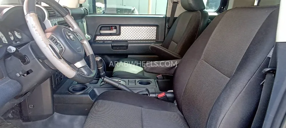 Toyota FJ Cruiser 2013 for Sale in Abu Dhabi Image-5