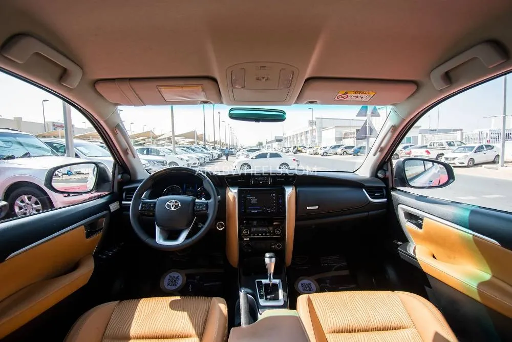 Toyota Fortuner 2019 for Sale in Sharjah Image-9