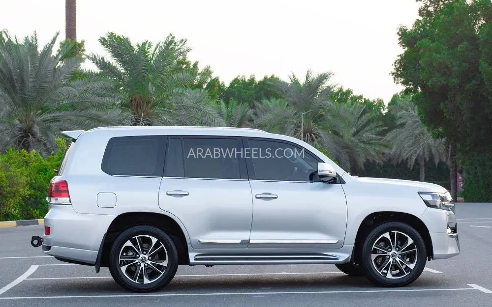 Toyota Land Cruiser 2021 for Sale in Sharjah Image-6