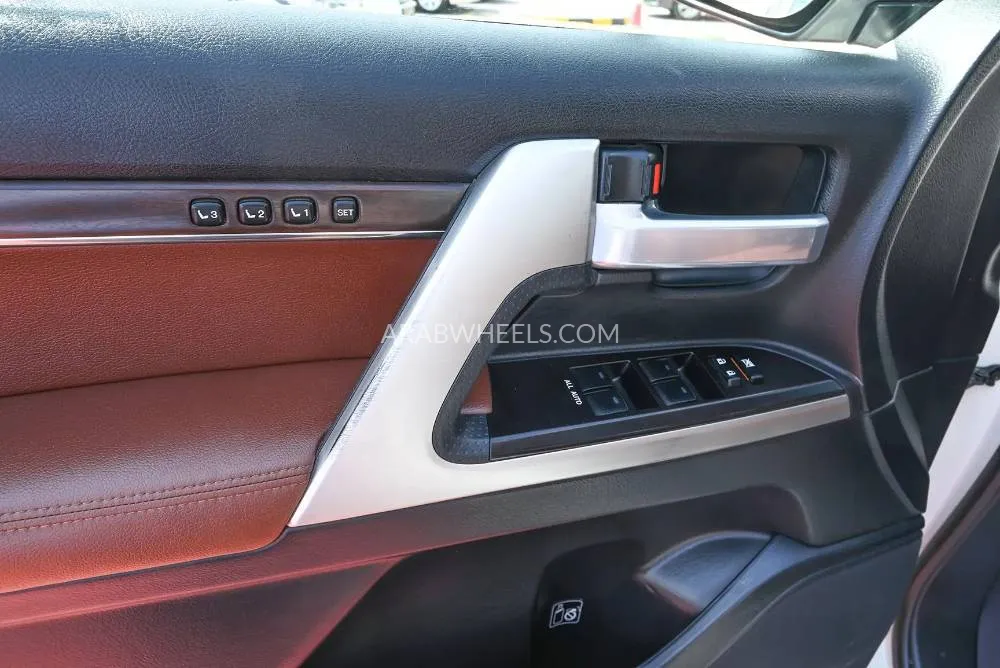 Toyota Land Cruiser 2017 for Sale in Sharjah Image-18