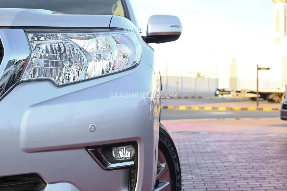 Toyota Land Cruiser Prado 2021 for Sale in Sharjah Image-3