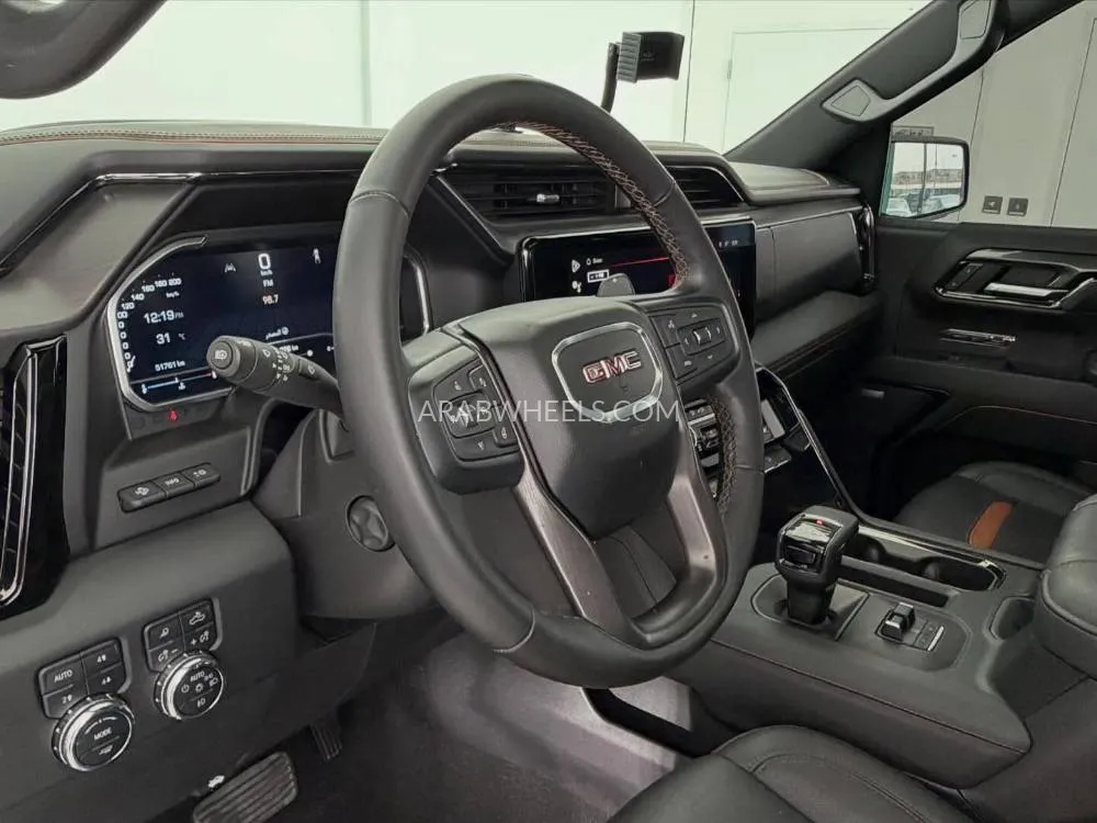 GMC Sierra 2023 for Sale in Abu Dhabi Image-8