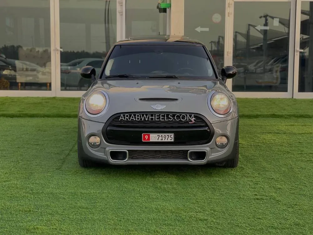 Mini Cooper 2017 for Sale in Sharjah Image-2