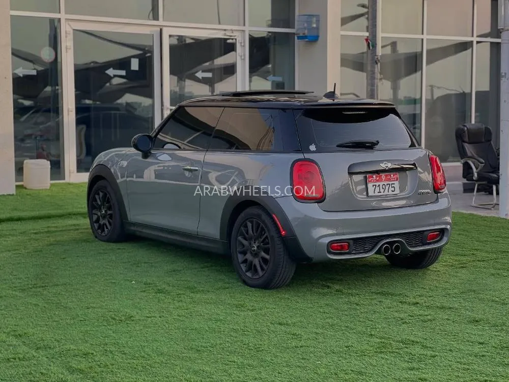 Mini Cooper 2017 for Sale in Sharjah Image-9