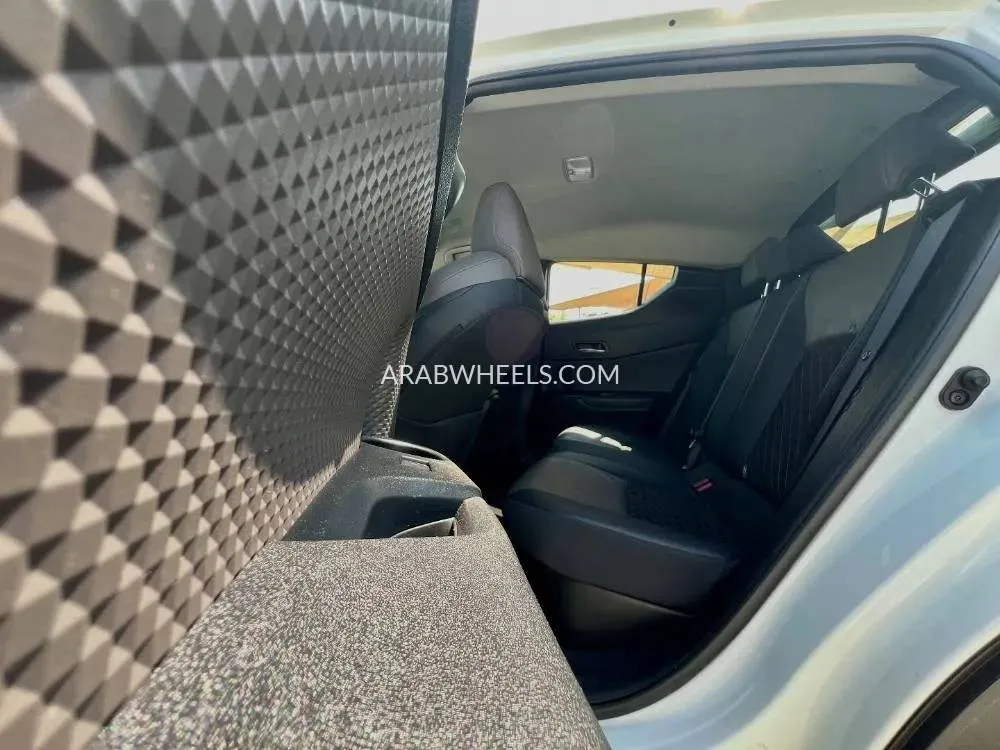 Toyota C-HR 2022 for Sale in Sharjah Image-8