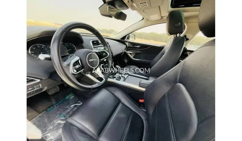جاجوار XE 2020 for Sale in عجمان Image-4