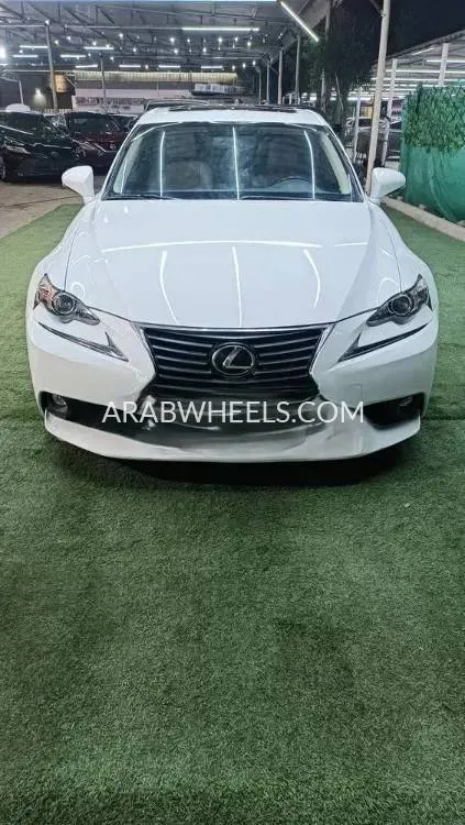 لكزس IS 2015 for Sale in عجمان Image-1