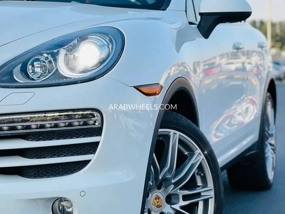 Porsche Cayman 2013 for Sale in Sharjah Image-3