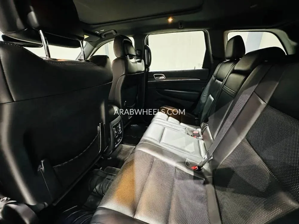 Jeep Grand Cherokee 2018 for Sale in Dubai Image-9