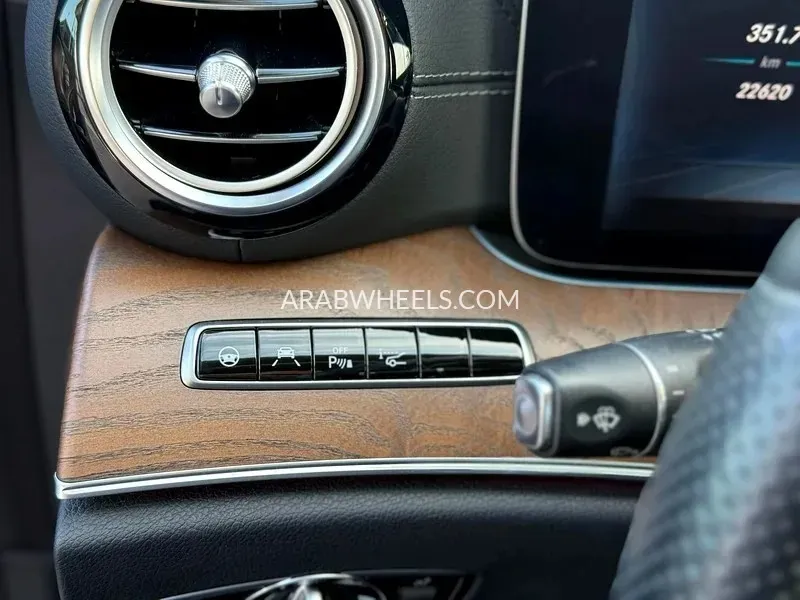 Mercedes Benz E Class 2018 for Sale in Dubai Image-10