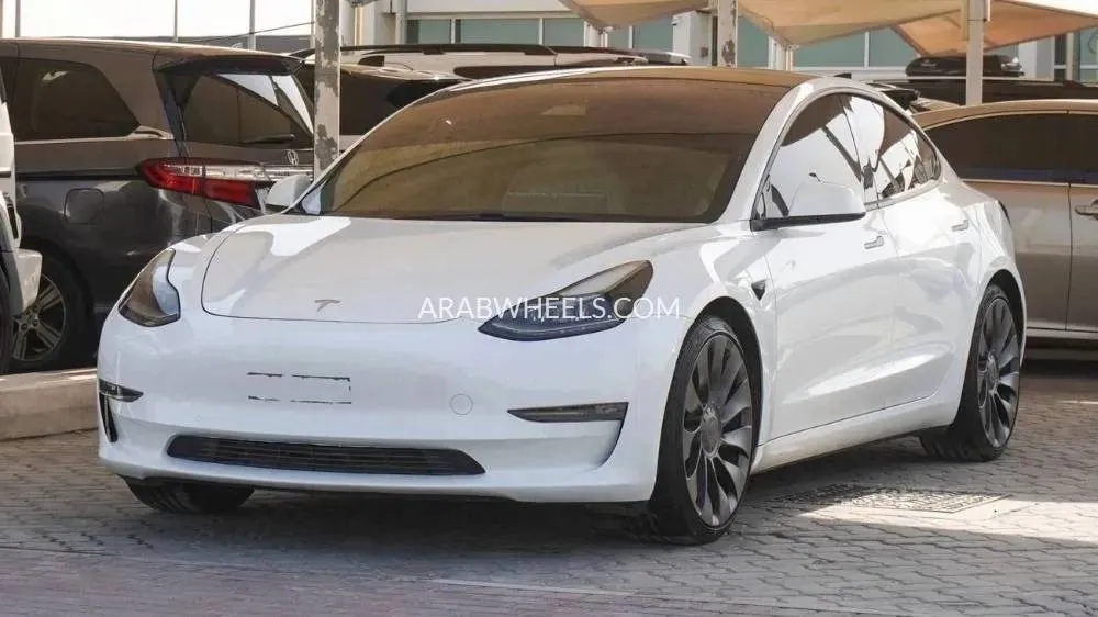 Tesla Model 3 2021 for Sale in Sharjah Image-3