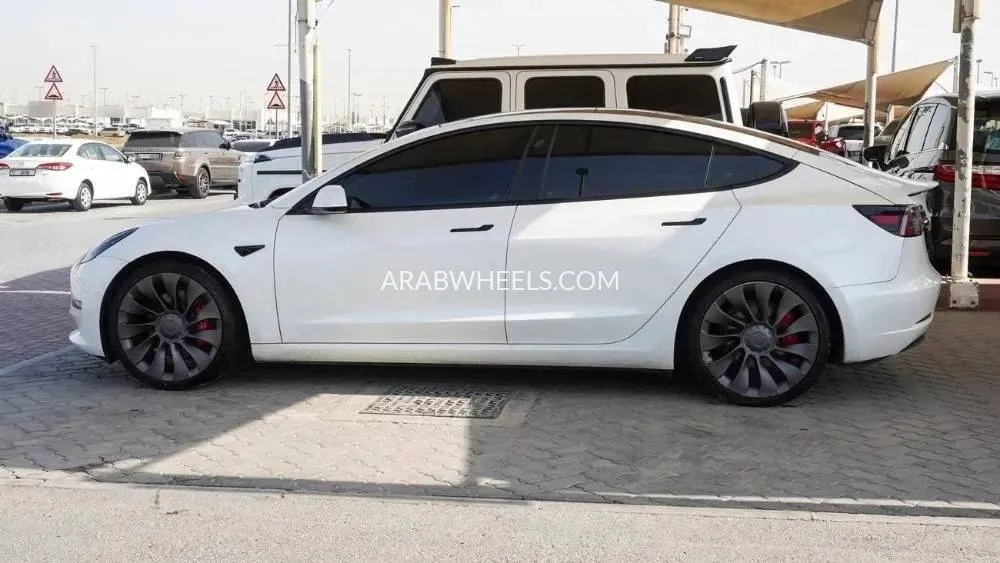 Tesla Model 3 2021 for Sale in Sharjah Image-4