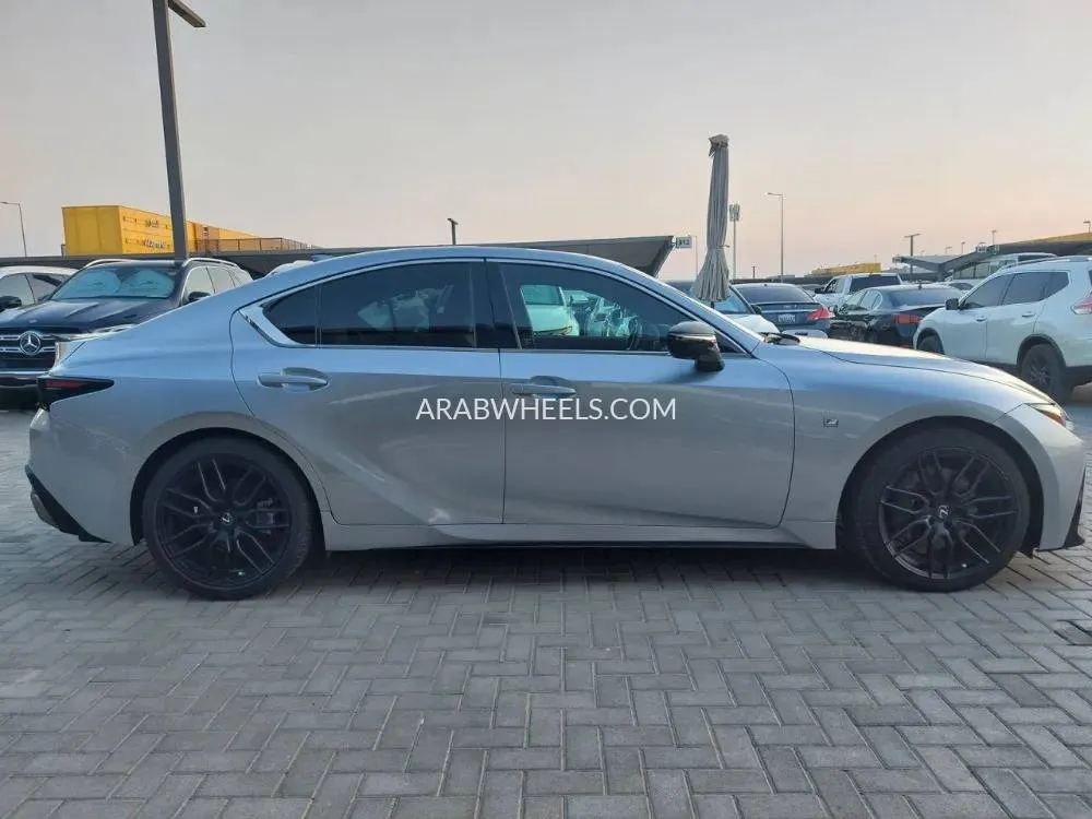 لكزس IS 2021 for Sale in الشارقة Image-4