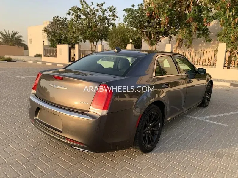 كرايسلر 300 2018 for Sale in دبي Image-6