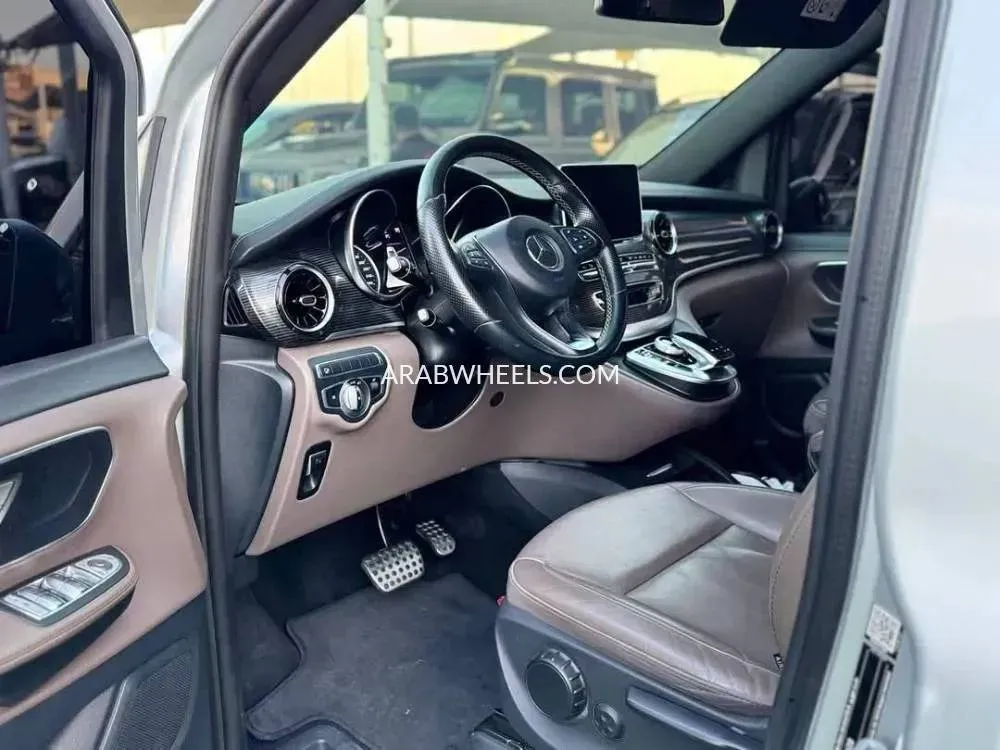 Mercedes Benz V Class 2020 for Sale in Dubai Image-9