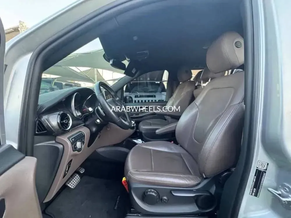 Mercedes Benz V Class 2020 for Sale in Dubai Image-10