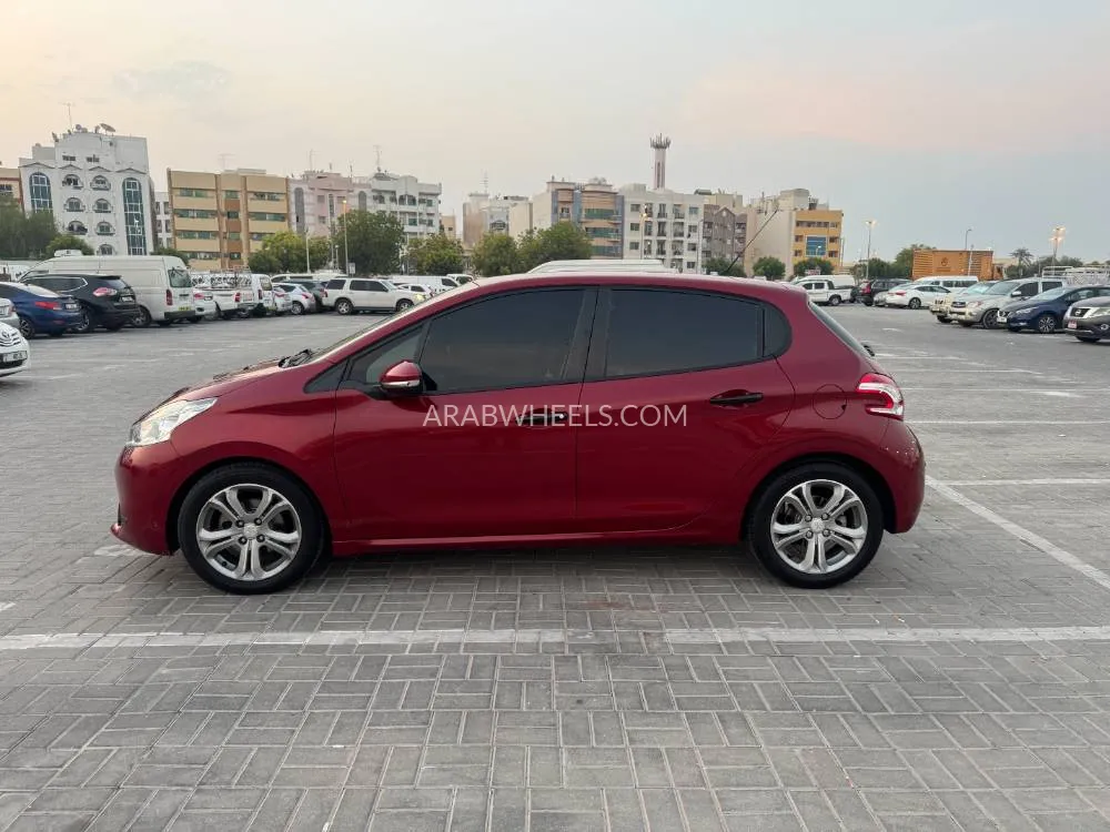 بيجو 208 2013 for Sale in دبي Image-11