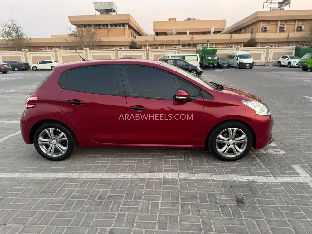 بيجو 208 2013 for Sale in دبي Image-14